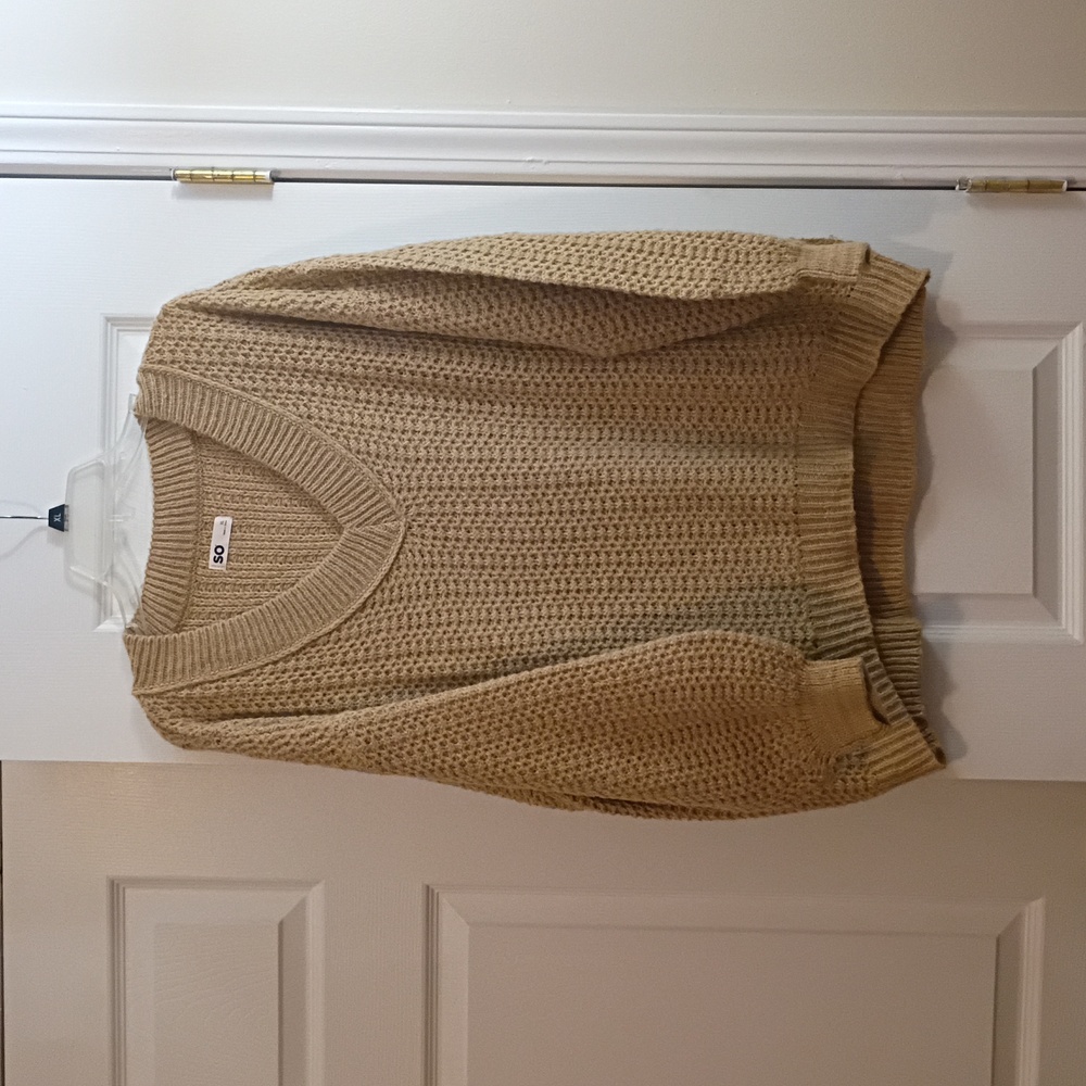SO Womens V-Neck Sweater in Beige/Tan In Color Nwot